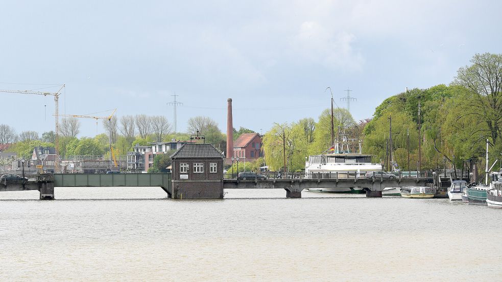 Die Rathausbrücke kann derzeit nicht hochgeklappt werden. Foto: Archiv