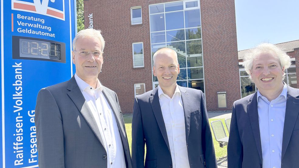 Zufrieden mit der Jahresbilanz 2025: Die Fresena-Vorstände Jan-Siefke Dirks (von links), Bernd Eschen und Ralf Everts.Foto: Aiko Recke