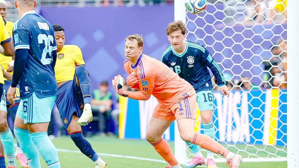 Manuel Neuer kommt gegen Ecuador nicht an den Ball, der Siegtreffer für die Südamerikaner. Foto: Shaquan Woody