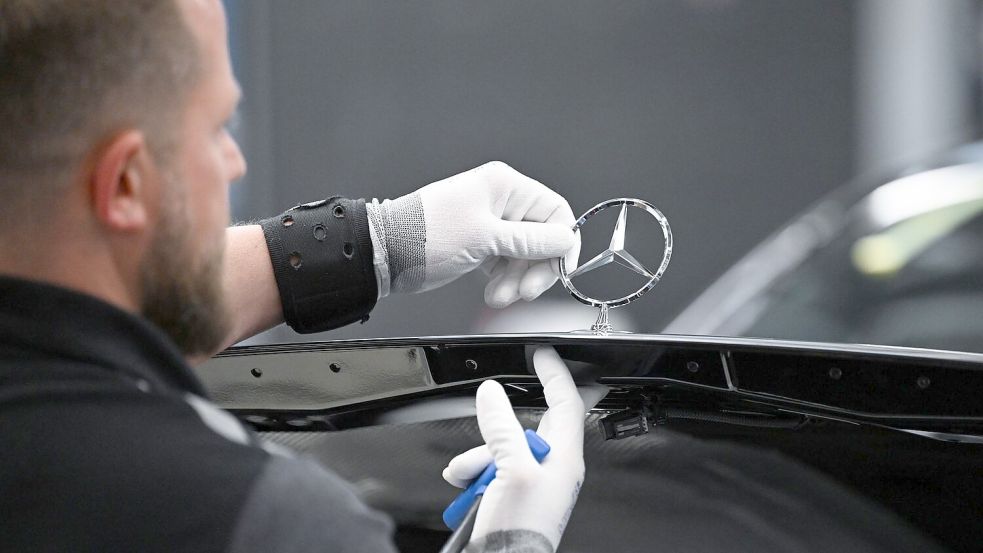 Mercedes-Benz verschärft den Sparkurs. (Archivbild) Foto: Bernd Weißbrod