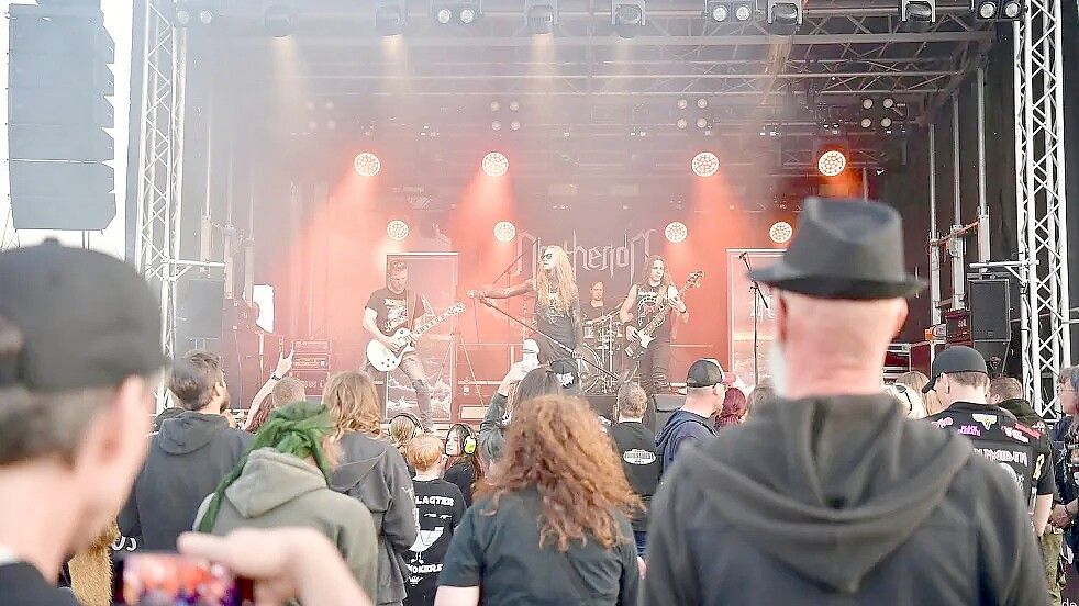 Es wird wieder laut in Manslagt: beim „Let The Bad Times Roll“-Festival treten 24 Bands auf. Foto: Heinz Wagenaar/Archiv