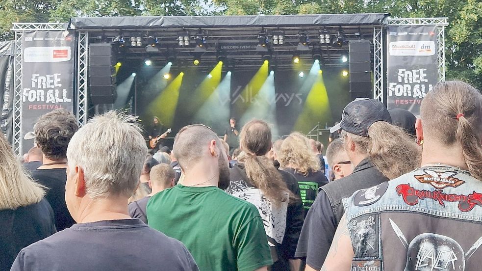 Das „Free for all“-Festival zieht Jahr für Jahr Tausende Metal-Fans in den Stapelmoorer Park. Foto: Wiebke Rose/Archiv
