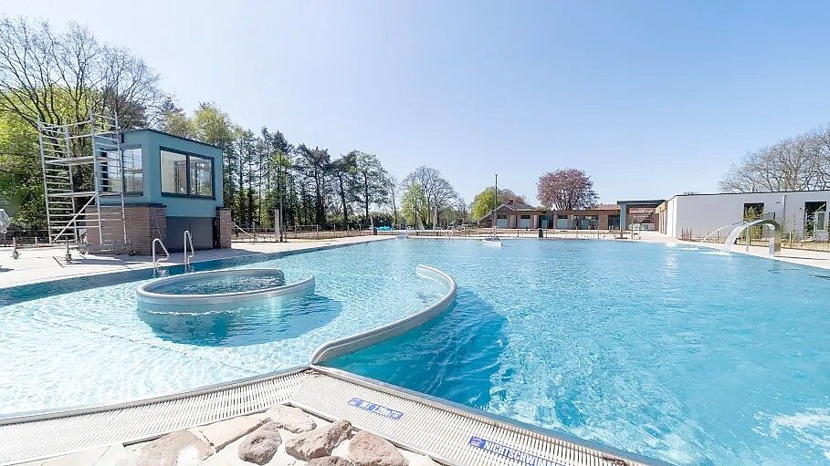 Nach langer Sanierung eröffnete das Freibad Sögel Mitte Mai 2026 wieder. Jetzt gab es dort einen Angriff auf den Bademeister. Foto: Lars Schröer