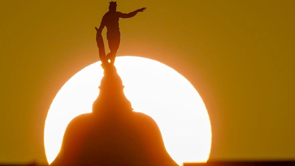 Regional sind am Sonntag bis zu 42 Grad möglich. Foto: Robert Michael