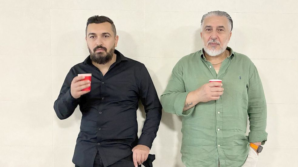 Angehörige der verstorbenen Familie sind zum Prozess nach Istanbul angereist. Foto: Linda Say/dpa