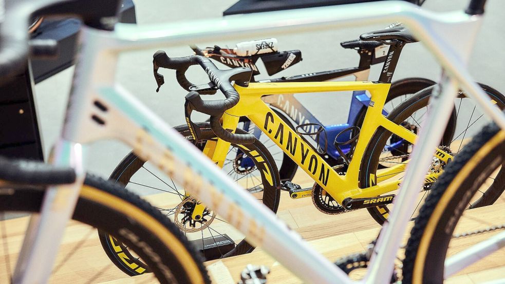 Canyon ist mit Sporträdern groß geworden, nun investiert der Koblenzer Hersteller in E-Bikes. (Archivbild) Foto: Marco Freudenreich/Canyon/dpa
