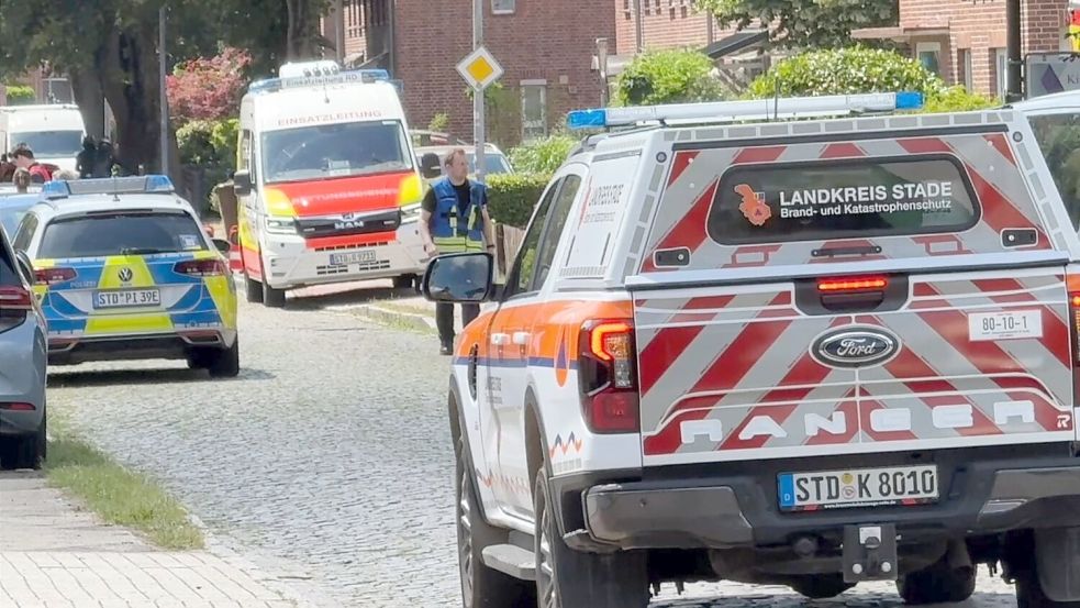 Die Polizei nahm zwei Menschen fest. Foto: NWM-TV/dpa