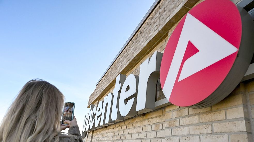 Die neue Weisung an die Jobcenter greift zum 1. Juli - dann tritt auch die Reform des bisherigen Bürgergelds in Kraft, das künftig Grundsicherung heißt. (Symbolbild) Foto: Jens Kalaene