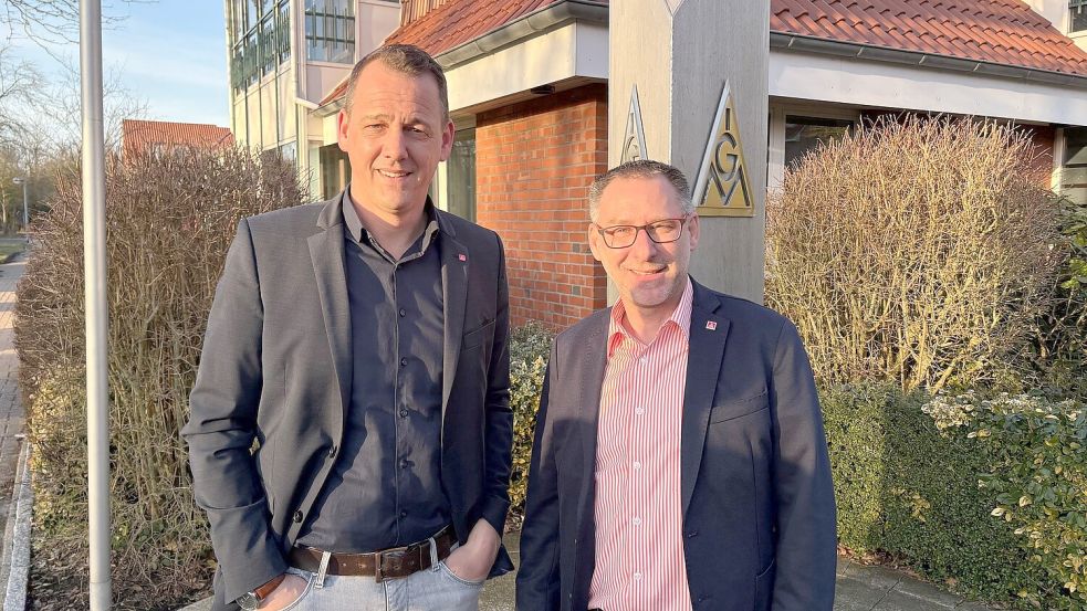 Drohen „mit aller Macht“: Emdens IG-Metall-Chef Thomas Preuß (links) und VW-Betriebsratschef Manfred Wulff. Foto: Martin Teschke