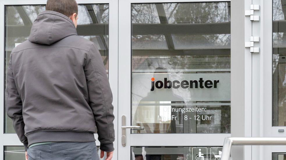 Neue Grundsicherung statt Bürgergeld: Am 1. Juli gilt die unmittelbare Vermittlung in Arbeit Foto: IMAGO/MICHAEL BIHLMAYER