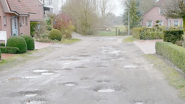 Im Achterweg in Bunde gab es viele Jahre Diskussionen über die Beteiligung der Anlieger am Ausbau der Straße. Foto: Tatjana Gettkowski/Archiv