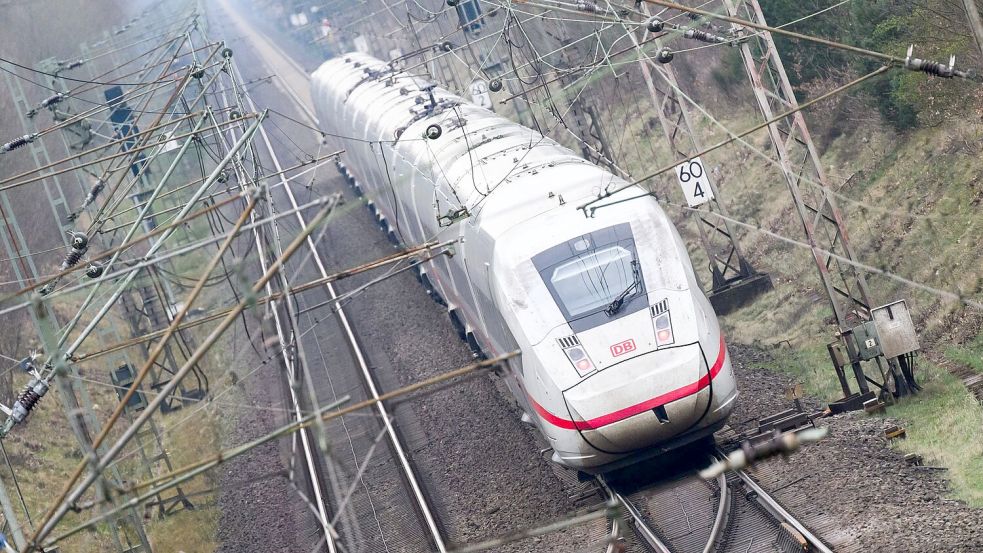 Die Deutsche Bahn muss im Fernverkehr mehr Kapazitäten für Wettbewerber freimachen. (Archivbild) Foto: Julian Stratenschulte