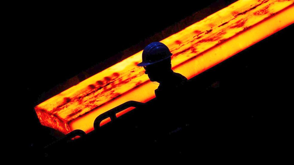 Weniger Stahl darf zollfrei in die EU importiert werden. (Symbolbild) Foto: Julian Stratenschulte/dpa