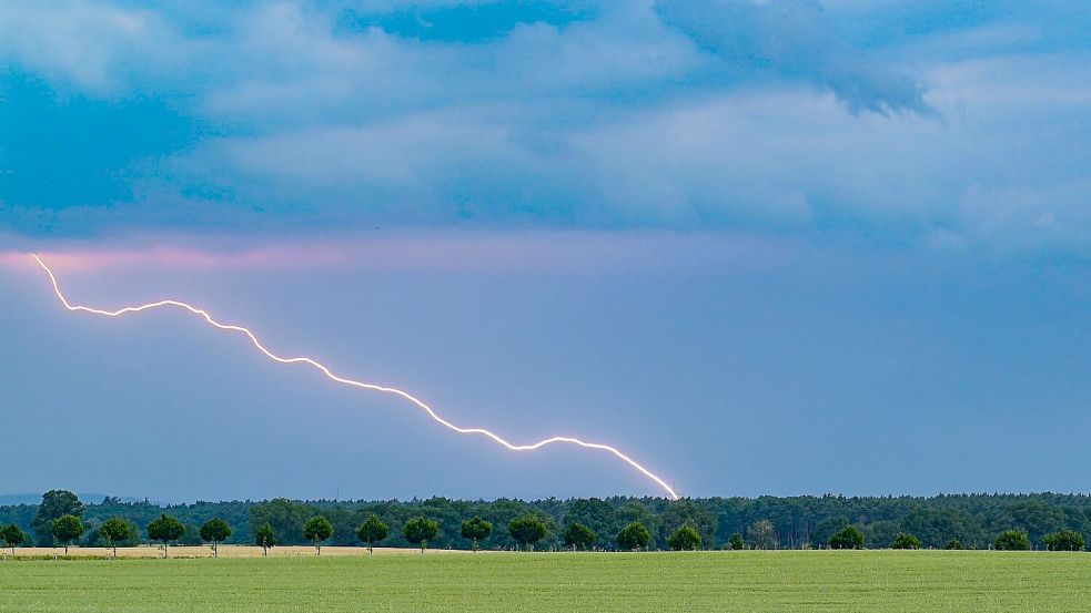 Auch für Mittwoch sagt der DWD Gewitter an. (Archivbild) Foto: Patrick Pleul