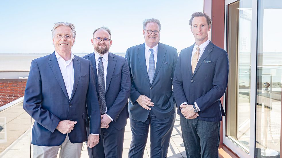 Die Führungsriege des AWV (von links): Vizepräsident Thomas Bruns, Hauptgeschäftsführer Henning Wessels, Präsident Tom Nietiedt und Vizepräsident Maximilian von Wedel. Foto: AWV Jade