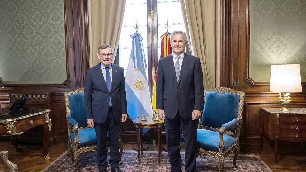 Außenminister Johann Wadephul (CDU, l.) beim Treffen mit seinem argentinischen Kollegen Pablo Quirno in der Hauptstadt Buenos Aires. Foto: Boris Roessler