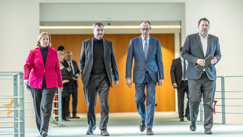 Die vier Parteivorsitzenden von CDU, CSU und SPD werden die Ergebnisse des Koalitionsausschusses im Garten des Kanzleramts vorstellen. (Archivbild) Foto: Michael Kappeler/dpa