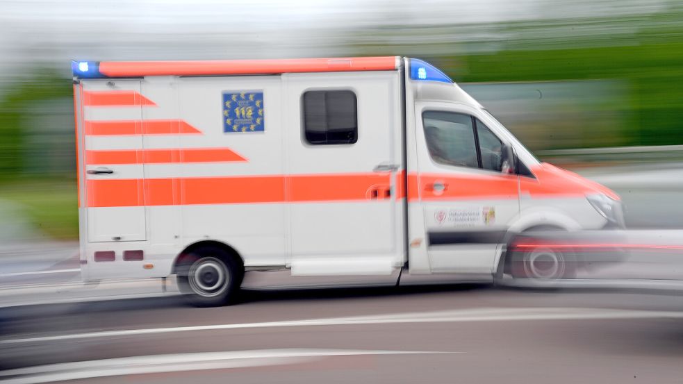 Ein Krankenwagen war im Einsatz. Symbolfoto: Hendrik Schmidt/dpa