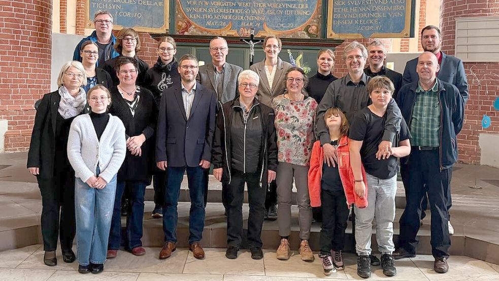 Das Foto zeigt die Teilnehmerinnen und Teilnehmer am Bläsertreffen in Norden. Foto: Markus Bauer