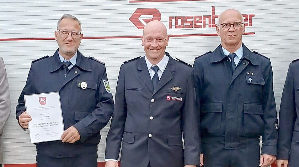 Michael Vogt (links) ist seit 25 Jahren in der Feuerwehr. Foto: privat