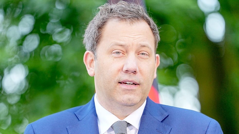 Finanzminister Lars Klingbeil (SPD) hatte Berichten zufolge auch einen Plan für mehr als 20 Milliarden Euro Entlastung erarbeitet, der nun aber nicht verwirklicht wird. Foto: Michael Kappeler/dpa