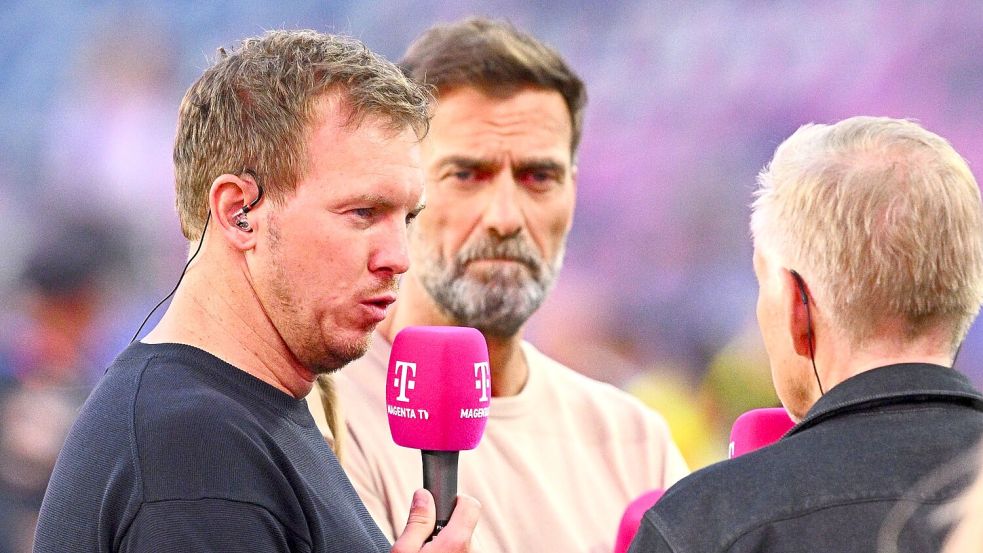 Julian Nagelsmann (links) und Jürgen Klopp bei MagentaTV. Foto: Tom Weller/dpa