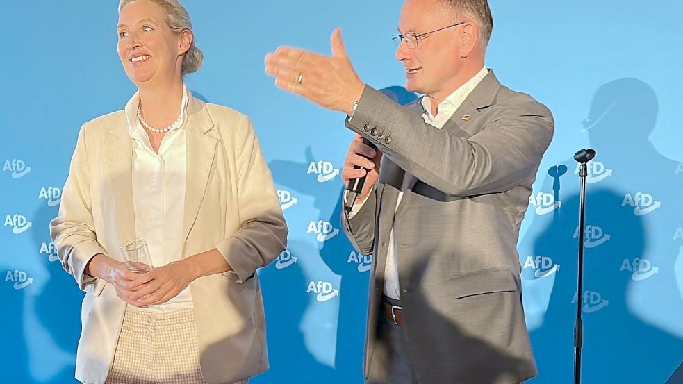 Die AfD-Chefs Alice Weidel und Tino Chrupalla äußern am Vorabend die Hoffnung, dass es nicht zu Gewalt rund um den Parteitag kommt. Foto: Jörg Ratzsch/dpa