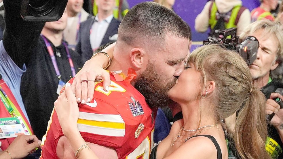 Kennengelernt haben sich Swift und Kelce 2023. (Archivbild) Foto: John Locher/AP/dpa