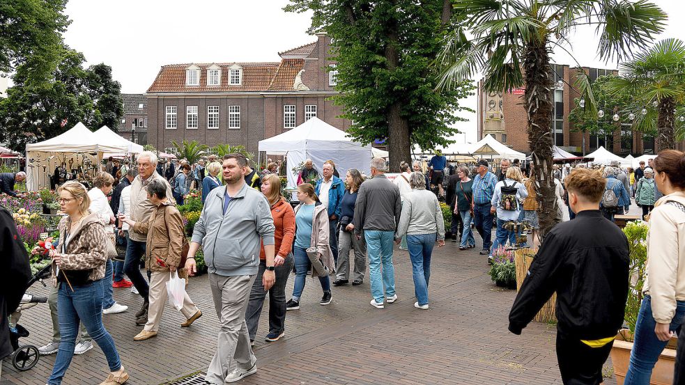 Gut besucht: der Töpfermarkt in Leer. Foto: Melchert Stromann