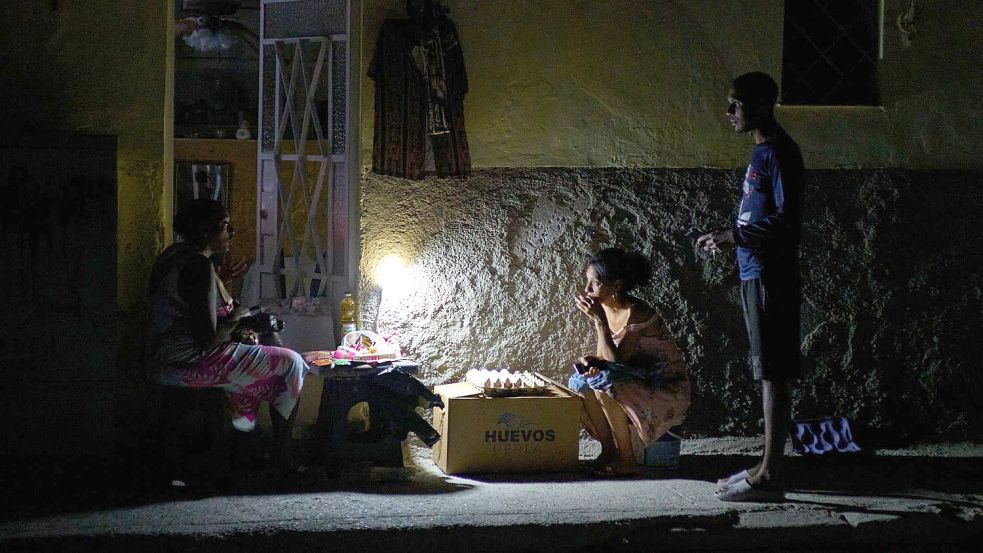 Auf Kuba kommt es immer wieder zu Stromausfällen. (Archivbild) Foto: Ramon Espinosa/AP/dpa
