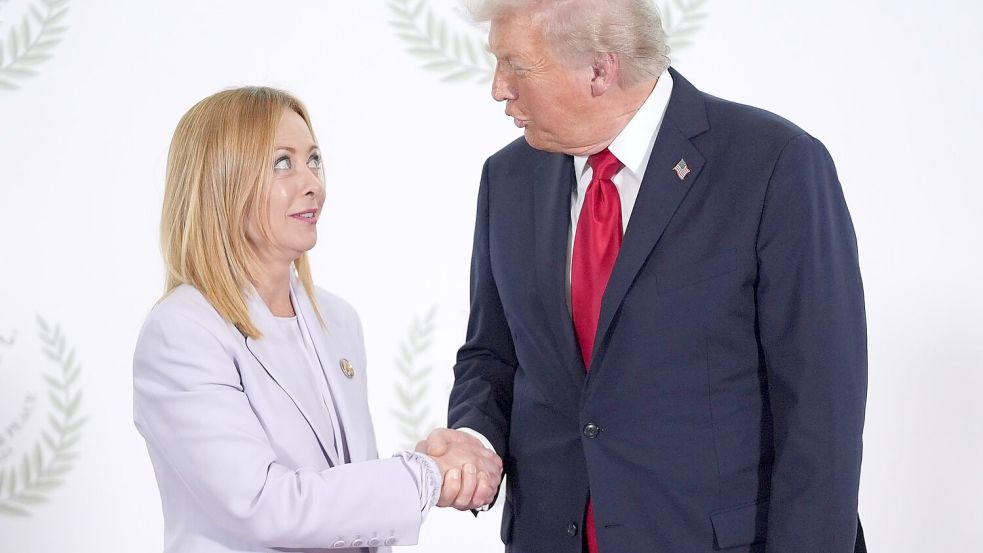 Gehen sie beim Nato-Gipfel im Guten auseinander? Diese Frage stellt sich nach den jüngsten Auseinandersetzungen von Trump und Meloni. (Archivbild) Foto: Evan Vucci/AP Pool/AP/dpa
