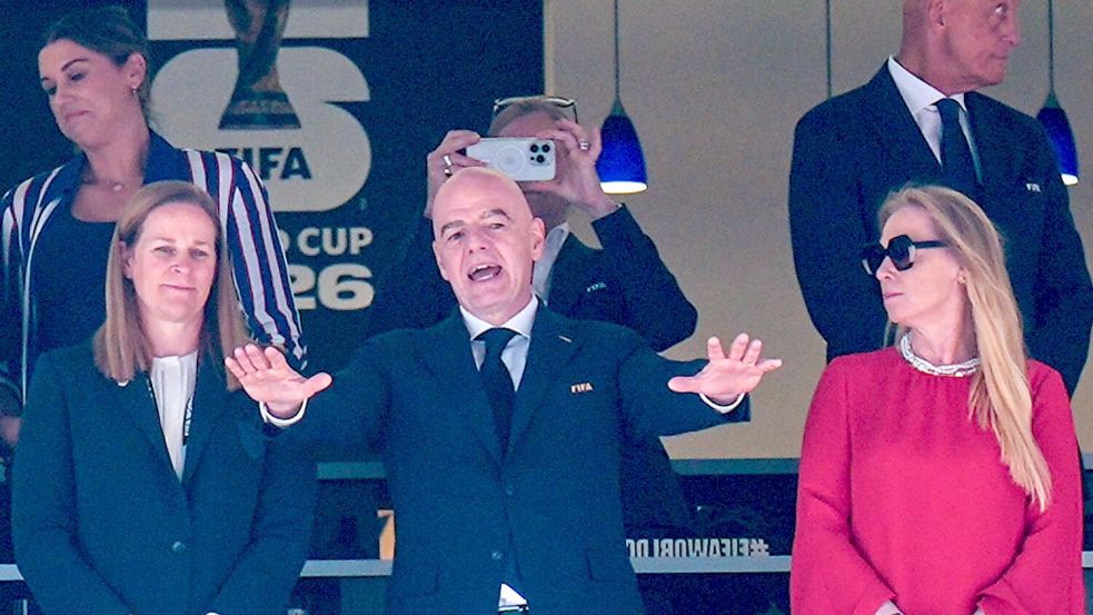 Infantino gestikuliert beim WM-Achtelfinale von Seattle. Foto: Manu Fernandez
