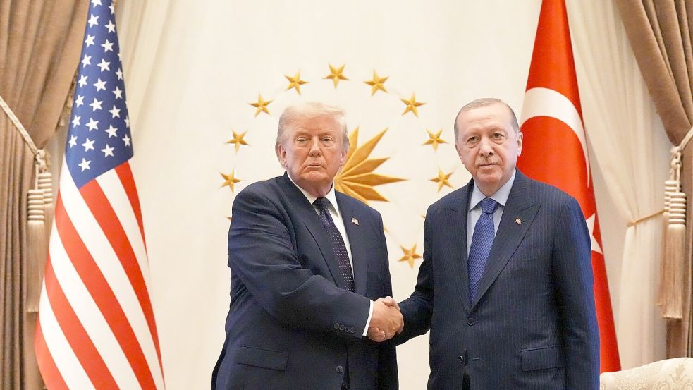Wurde am Dienstagnachmittag vom türkischen Präsidenten Recep Tayyip Erdogan zum Gipfel begrüßt: US-Präsident Donald Trump. Foto: Alex Brandon