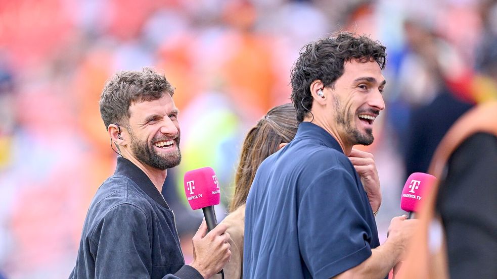 Zwei Ex-Weltmeister - aber auch zwei für den DFB? Thomas Müller (l) und Mats Hummels. (Archivbild) Foto: Tom Weller/dpa