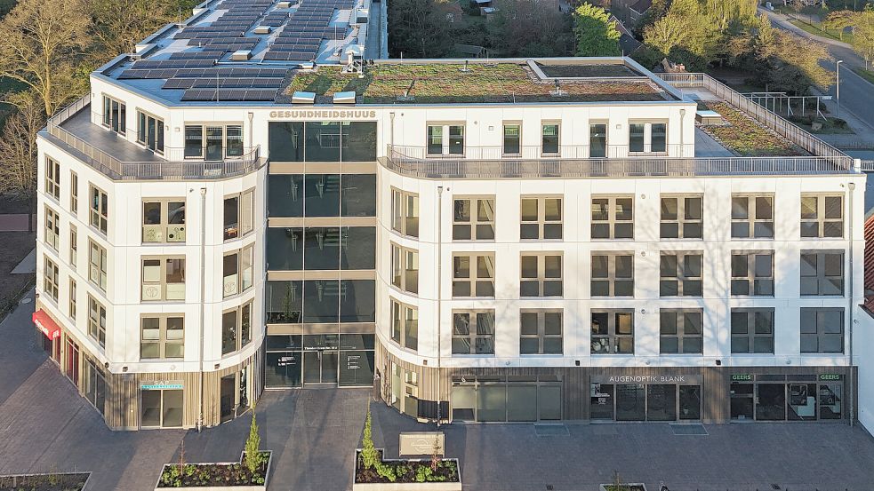 Erfolgreiches Großprojekt in Warsingsfehn: Der Bau des Gesundheidshuus’ war Dieter Baumann eine Herzensangelegenheit. Foto: Real Immobilien