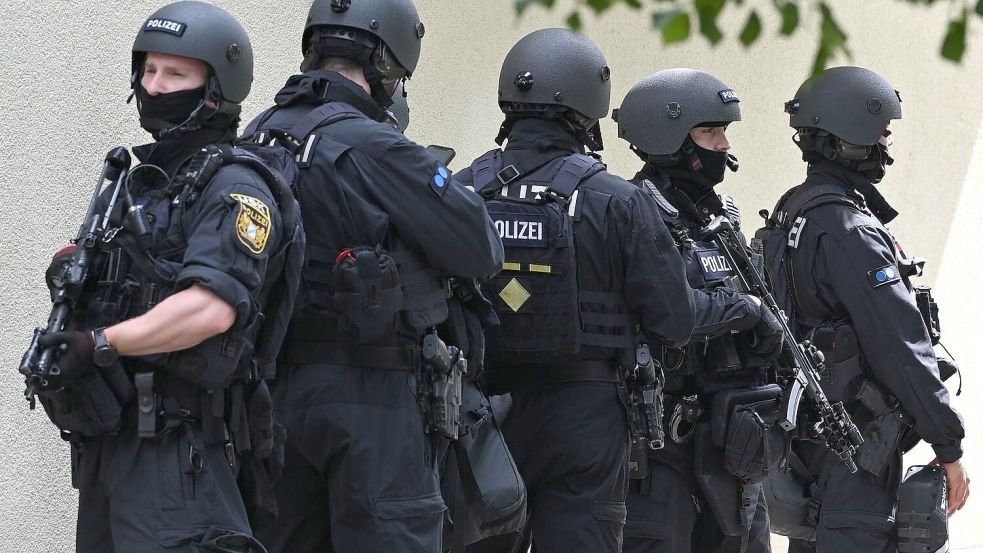 Die Polizei sprach von einer Amoklage. Foto: Lennart Preiss/dpa