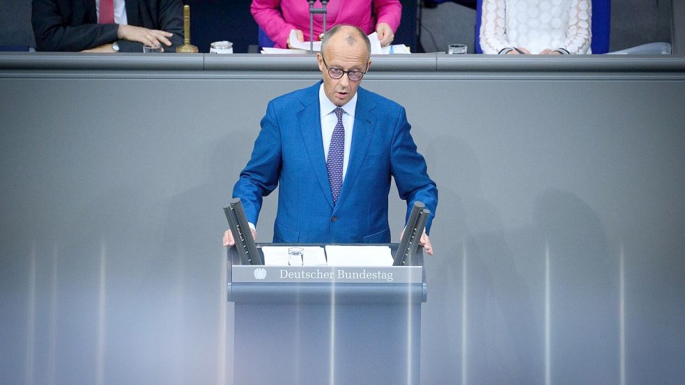 Merz spricht im Bundestag über die aktuelle Lage in der Innen- und Außenpolitik. Foto: Bernd von Jutrczenka