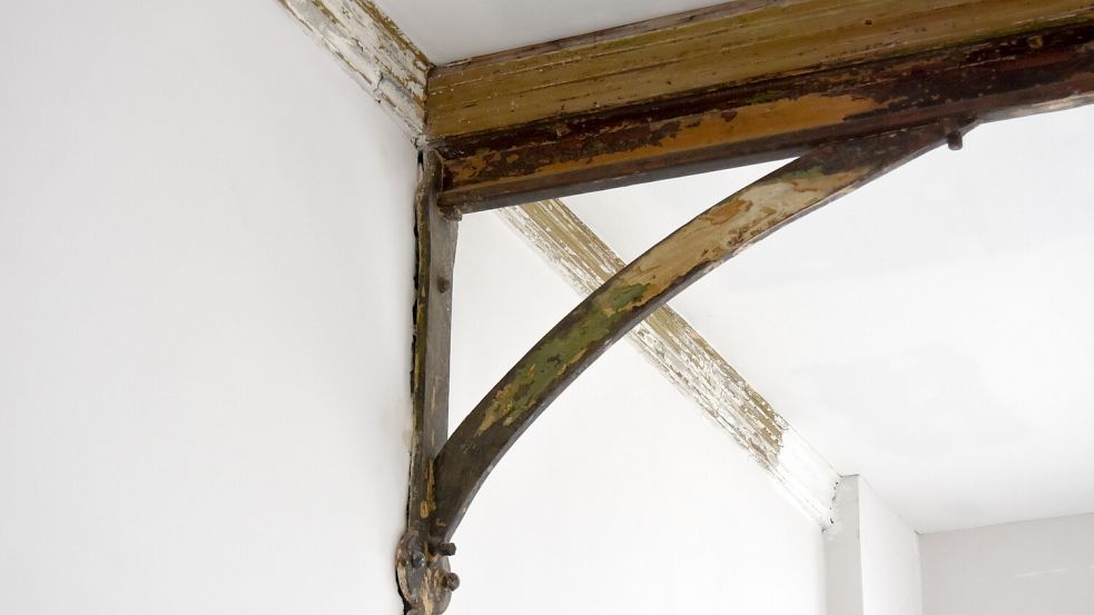 Erinnerungen an den Bau der Eisenbahn: An den Decken wurden 1879 tatsächlich Gleise verarbeitet. Sie wurden bei der Sanierung freigelegt.