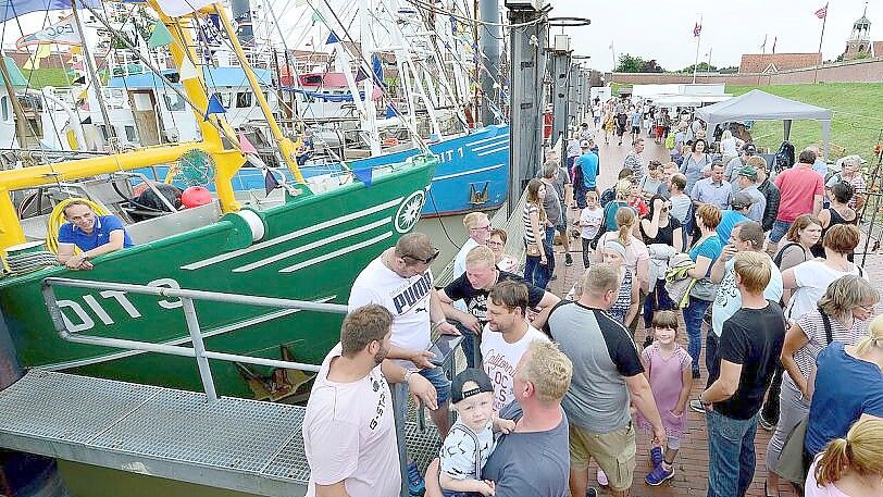 In Ditzum ist am Wochenende wieder Hafenfest. Foto: Bodo Wolters/Archiv