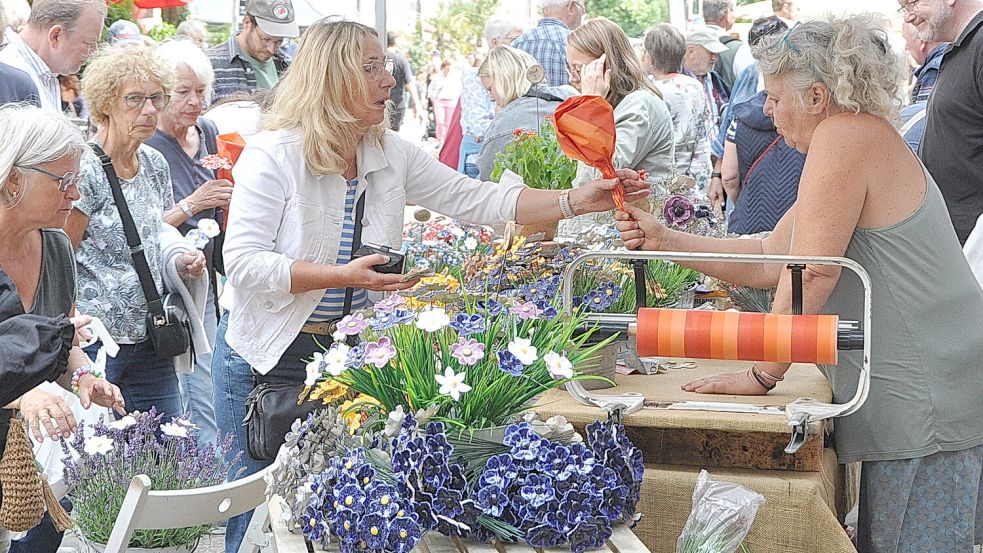 In Leer ist an diesem Wochenende wieder der Töpfermarkt. Foto: Bodo Wolters/Archiv