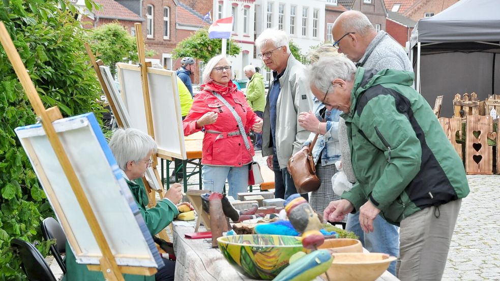 In Weener gibt es den zweiten Hafenmarkt. Foto: Bodo Wolters/Archiv
