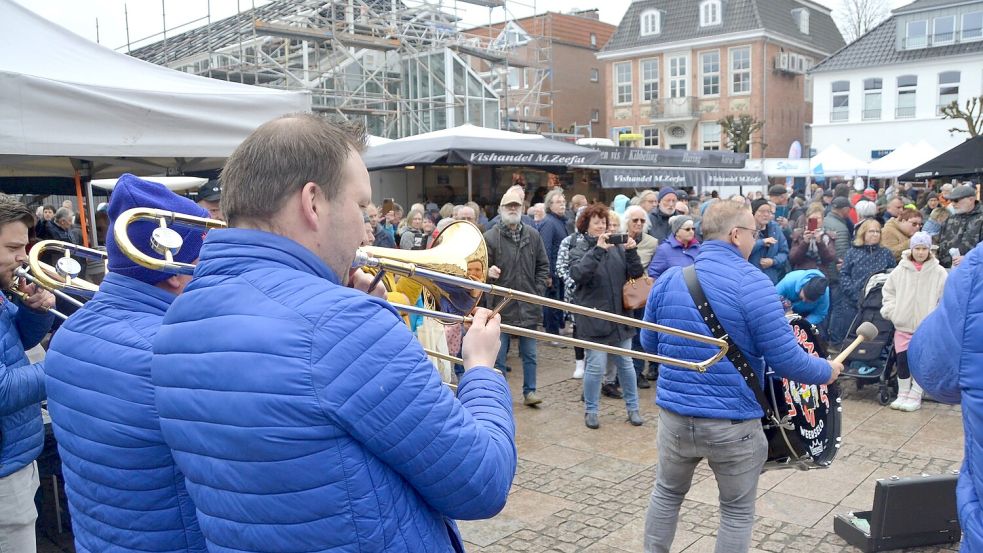 Eine Blaskapelle aus den Niederlanden wird beim Hollandmarkt in Aurich dabei sein. Foto: Aiko Recke/Archiv