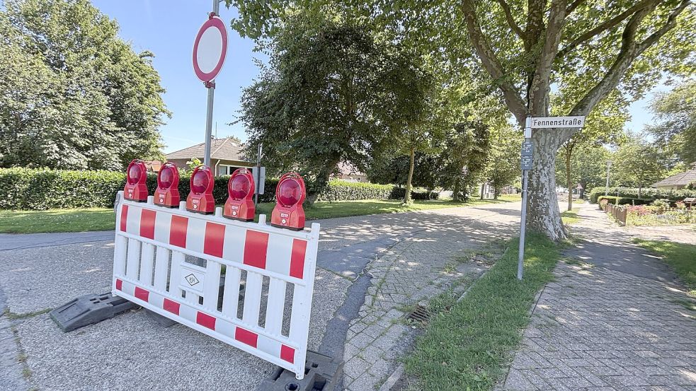 Die Sperrung am Gänseweg steht seit Wochen. Die Baustelle am anderen Ende der Straße auch. Foto: Christin Wetzel