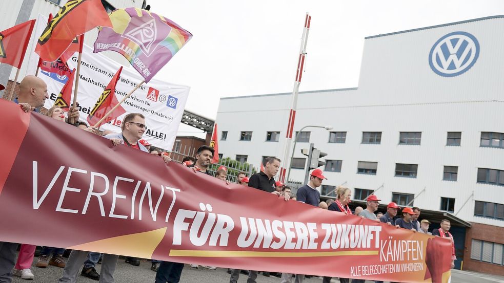 In Osnabrück wurde bereits am Vormittag protestiert. Foto: David Ebener/dpa