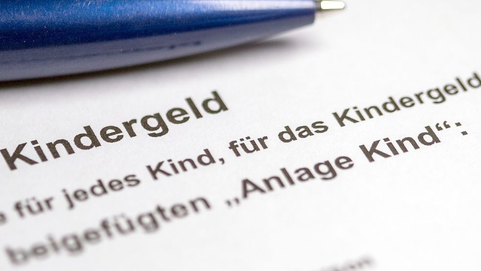 In mehreren Stufen soll das Kindergeld künftig „proaktiv“ ausbezahlt werden - ohne Antrag, also ohne Papierkram. (Symbolbild) Foto: Jens Büttner/dpa-Zentralbild/dpa