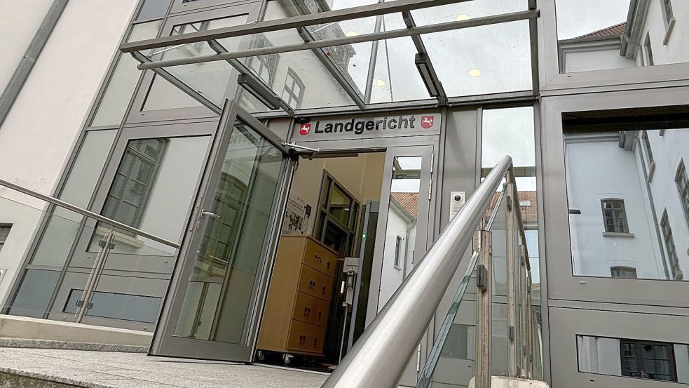 Ein Mann musste sich wegen verschiedener Straftaten vor dem Auricher Landgericht verantworten. Foto: Romuald Banik