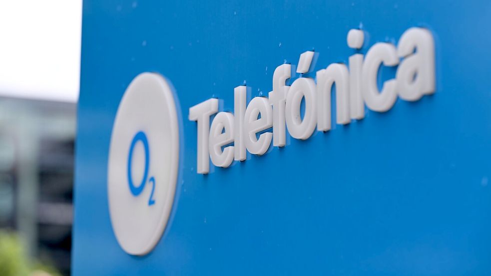 Das Logo am Düsseldorfer Firmensitz - dort war bis 2014 E-Plus, bevor diese Firma von Telefónica geschluckt wurde. Foto: Wolf von Dewitz/dpa