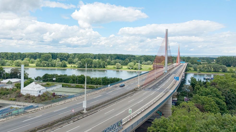 Über die Bonner Nordbrücke rollt für längere Zeit kein Verkehr mehr. (Archivbild) Foto: Benjamin Westhoff