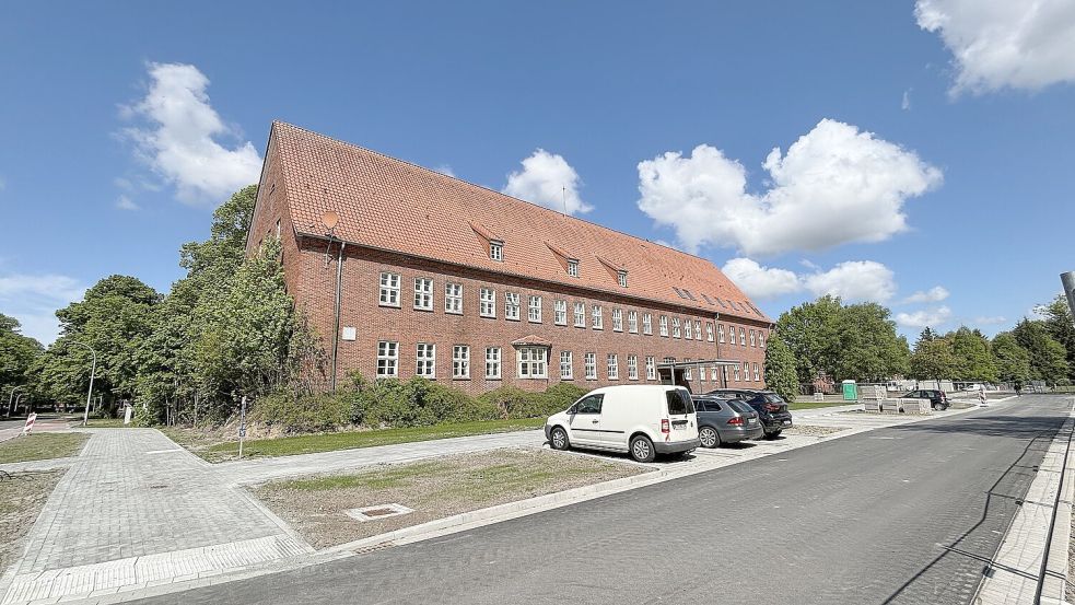 Die Stadt Aurich hat bereits kräftig in neue Straßen und Leitungsanlagen auf dem Gelände investiert. Das Foto wurde im Mai 2025 aufgenommen. Foto: Karin Böhmer
