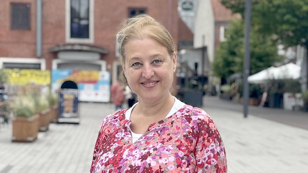 Ulrike Lewitzke hat 2002 in der Praxis ihrer Eltern in Emden als Zahnärztin angefangen. Foto: Mona Hanssen